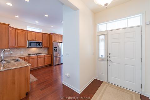 3874 Kingsmill Dr, Elgin, IL 60124 photo 3