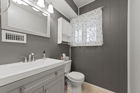 419 N Commonwealth Ave, Elgin, IL 60123 photo 11