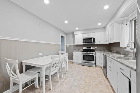 419 N Commonwealth Ave, Elgin, IL 60123 photo 7