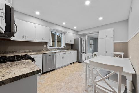 419 N Commonwealth Ave, Elgin, IL 60123 photo 8