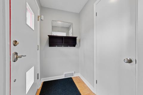 419 N Commonwealth Ave, Elgin, IL 60123 photo 4