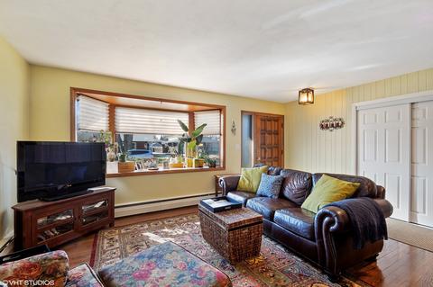 2081 Plainfield Dr, Des Plaines, IL 60018 photo 2
