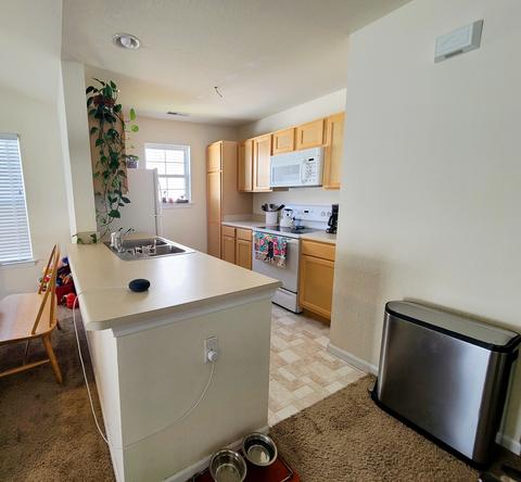 616 Corey Ln, Champaign, IL 61822 photo 2