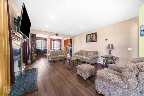 2958 Shamrock Cir, Elgin, IL 60124 photo 9