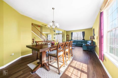 2958 Shamrock Cir, Elgin, IL 60124 photo 4