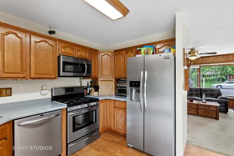 1139 Leawood Dr, Elgin, IL 60120 photo 2