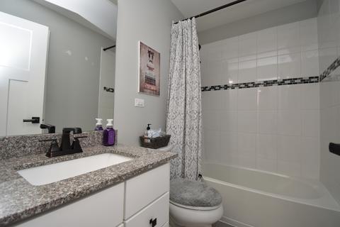 49 Nicholas Dr E, Des Plaines, IL 60016 photo 16