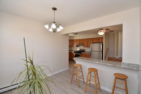 671 Beau Ct, Des Plaines, IL 60016 photo 3