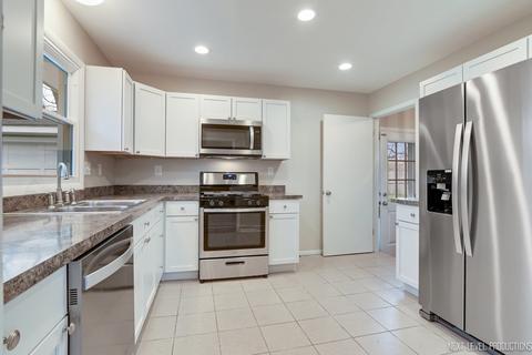 12 Westgate Dr, Aurora, IL 60506 photo 8