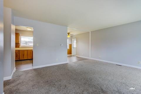 95 Circle Dr E, Montgomery, IL 60538 photo 5