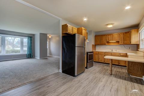 95 Circle Dr E, Montgomery, IL 60538 photo 6