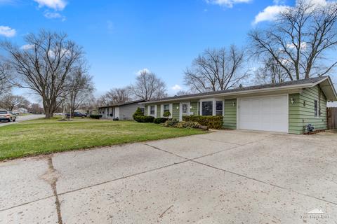 95 Circle Dr E, Montgomery, IL 60538 photo 2