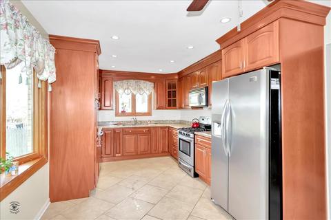 15309 Pine Dr, Oak Forest, IL 60452 photo 8