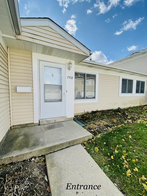 1552 Cornell Cir, Hoffman Estates, IL 60169 photo 3