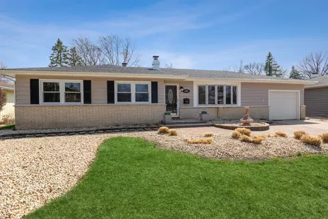 1655 Lin Lor Ln, Elgin, IL 60123 photo 2