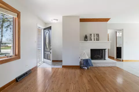 1655 Lin Lor Ln, Elgin, IL 60123 photo 3