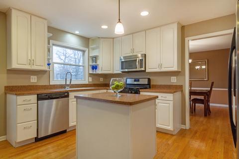 136 Amherst Dr, Bartlett, IL 60103 photo 3