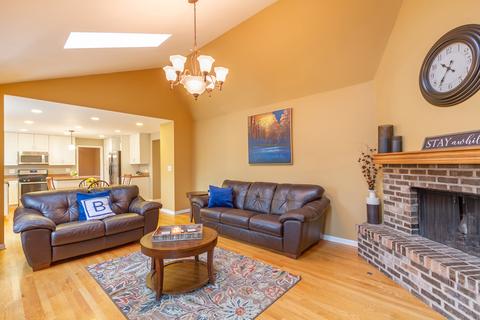 136 Amherst Dr, Bartlett, IL 60103 photo 8