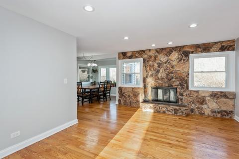 255 S Park Place Dr, Bartlett, IL 60103 photo 4