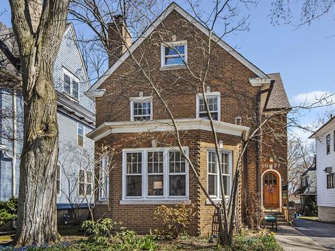 1027 Maple Ave, Evanston, IL 60202 photo 2