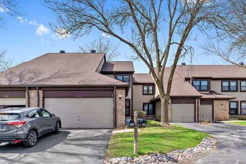 242 Woodmere Ln, Wheeling, IL 60090 photo 1