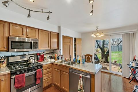 242 Woodmere Ln, Wheeling, IL 60090 photo 5