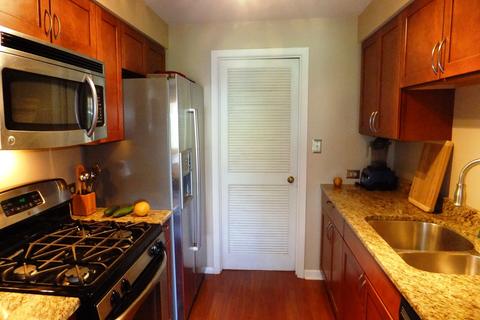 312 Grissom Ct, Hoffman Estates, IL 60169 photo 2