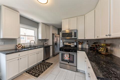 636 E Shabonee Trl, Mount Prospect, IL 60056 photo 4