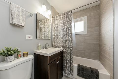 636 E Shabonee Trl, Mount Prospect, IL 60056 photo 8