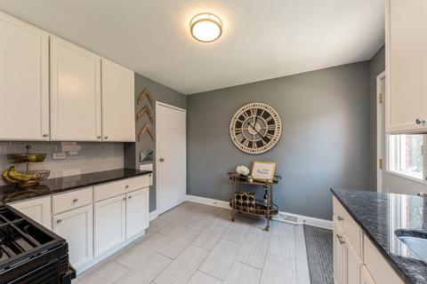 636 E Shabonee Trl, Mount Prospect, IL 60056 photo 5
