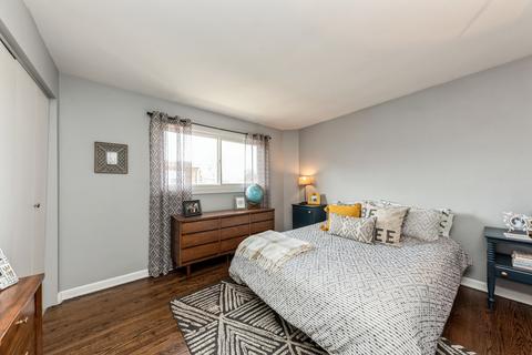 636 E Shabonee Trl, Mount Prospect, IL 60056 photo 9
