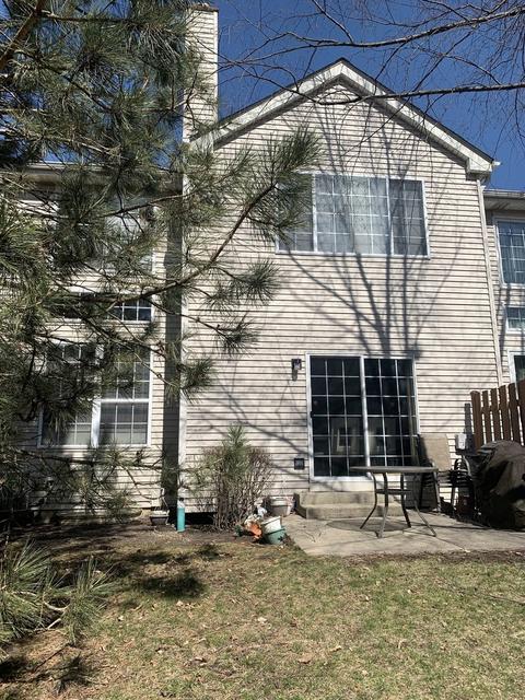 31 Stonegate Ln, Streamwood, IL 60107 photo 3