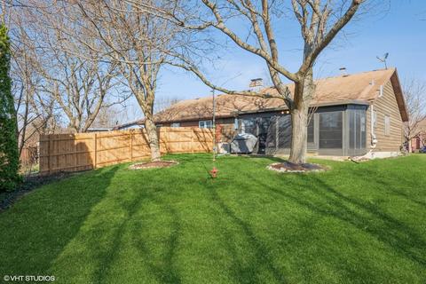 1697 Sheffield Dr, Elgin, IL 60123 photo 14