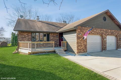 1697 Sheffield Dr, Elgin, IL 60123 photo 1