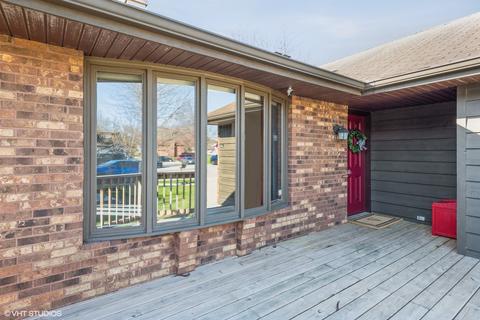 1697 Sheffield Dr, Elgin, IL 60123 photo 2