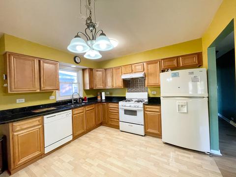 855 S Mount Prospect Rd, Des Plaines, IL 60016 photo 9