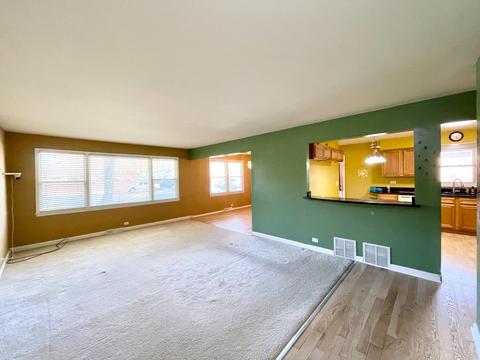 855 S Mount Prospect Rd, Des Plaines, IL 60016 photo 4