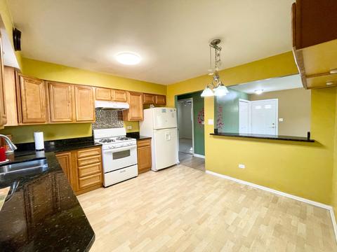 855 S Mount Prospect Rd, Des Plaines, IL 60016 photo 8