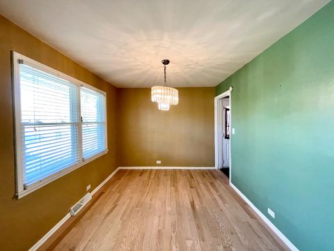 855 S Mount Prospect Rd, Des Plaines, IL 60016 photo 5