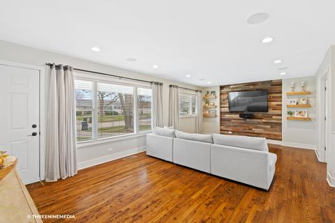600 Decatur St, Hoffman Estates, IL 60169 photo 8