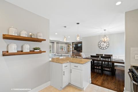 600 Decatur St, Hoffman Estates, IL 60169 photo 13