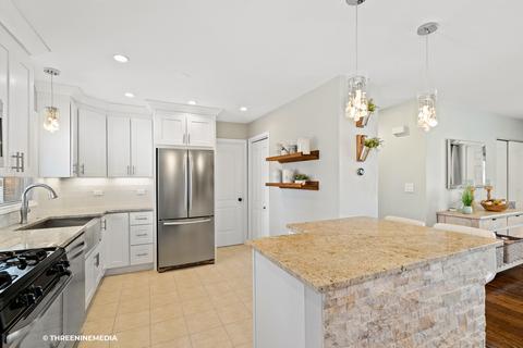 600 Decatur St, Hoffman Estates, IL 60169 photo 11