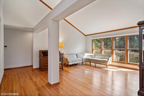 5265 Elliott Dr, Hoffman Estates, IL 60192 photo 2