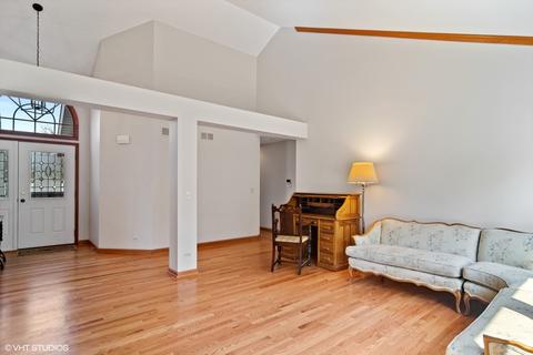 5265 Elliott Dr, Hoffman Estates, IL 60192 photo 4