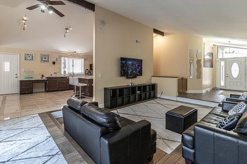 1890 Big Bend Dr, Des Plaines, IL 60016 photo 3