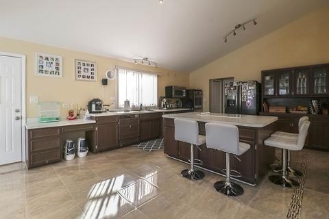 1890 Big Bend Dr, Des Plaines, IL 60016 photo 4