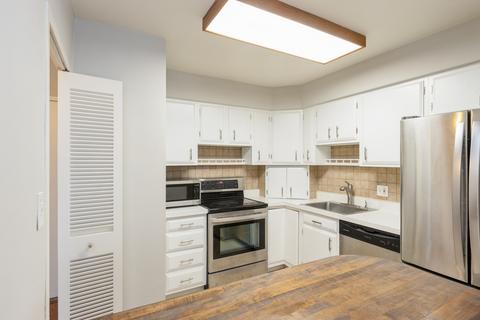 30 Elm St #4D, Chicago, IL 60611 photo 8