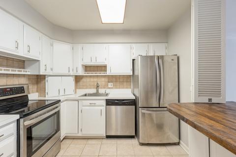 30 Elm St #4D, Chicago, IL 60611 photo 9