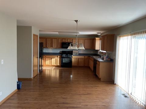 16327 Spring Creek Ln, Plainfield, IL 60544 photo 2