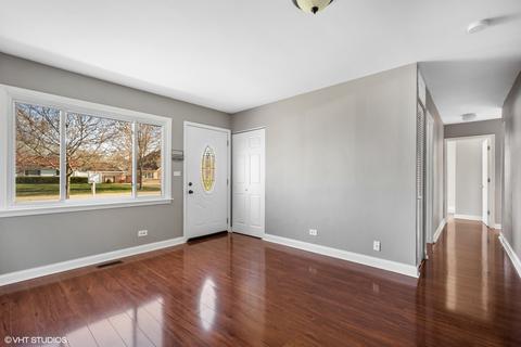 235 W Thacker St, Hoffman Estates, IL 60169 photo 8